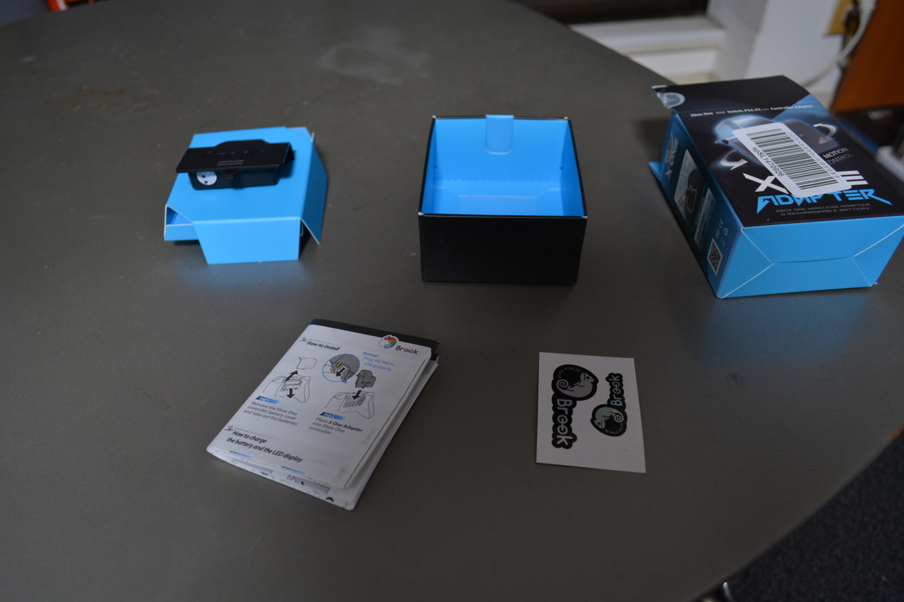 本体・説明書・Brookのステッカーが同梱